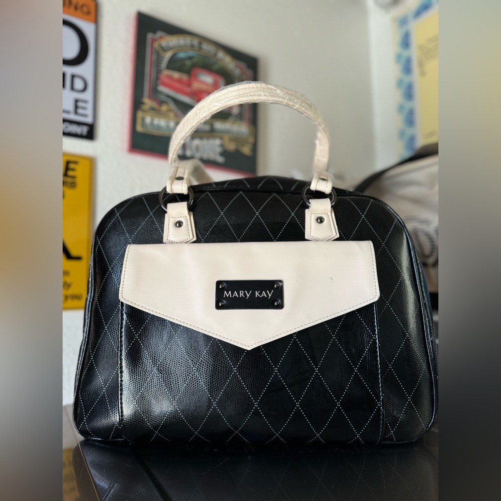 Mary Kay Deluxe Consultant Large Black And Ivory Cosmetic Tote-Travel-Duffel Bag